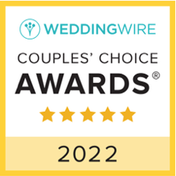 A couple's choice award badge from Wedding Wire for the year 2022. Five stars were awarded.